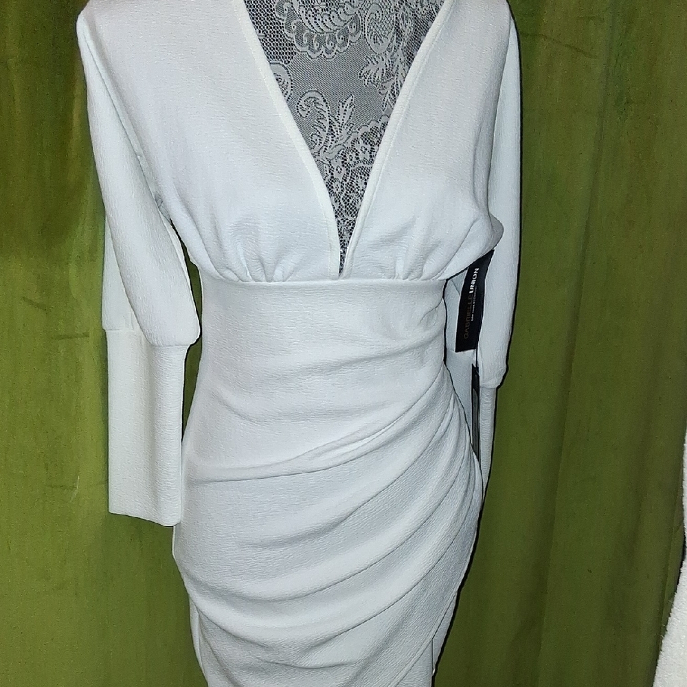 Elegant White Lace-Detail Long Sleeve Dress
